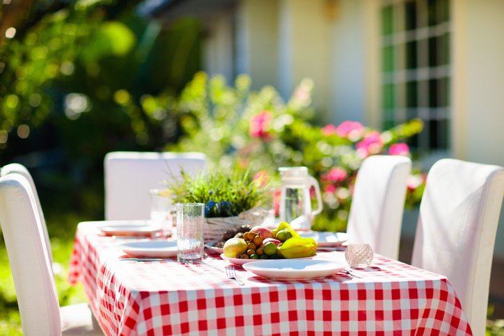 Picnic table cloth example